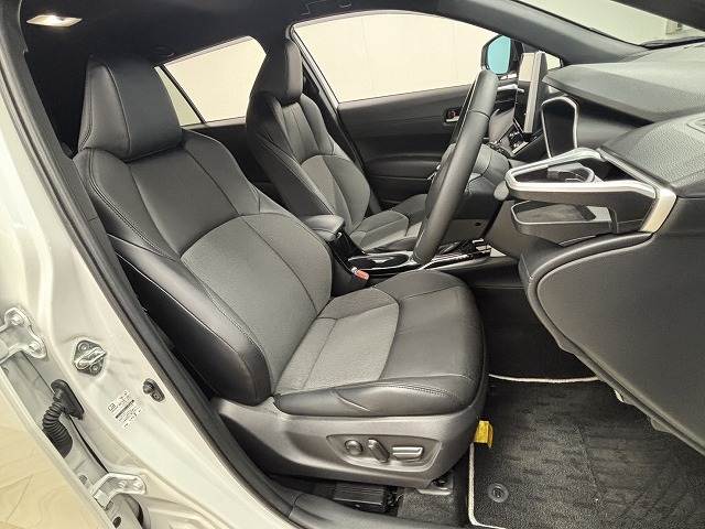 カローラクロスハイブリッド Z 純正10.5インチナビ/地デジ/バックカメラ/AppleCarplay/追従クルコン/レーンキープアシスト/パワーバックドア/ハーフレザー/パワーシート/シートヒーター/電動パーキングブレーキ 内装他