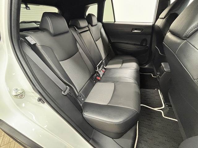 カローラクロスハイブリッド Z 純正10.5インチナビ/地デジ/バックカメラ/AppleCarplay/追従クルコン/レーンキープアシスト/パワーバックドア/ハーフレザー/パワーシート/シートヒーター/電動パーキングブレーキ 内装他
