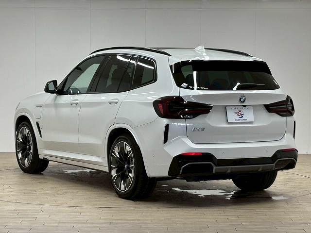 BMW iX3の画像16