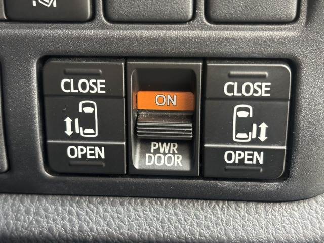 トヨタ ヴォクシーの画像12