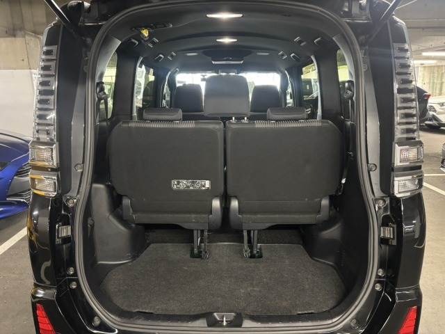 トヨタ ヴォクシーの画像13