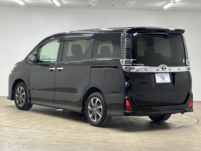 トヨタ ヴォクシーの画像16