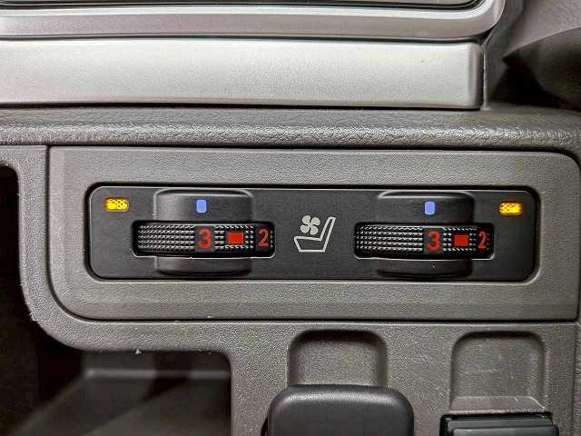 トヨタ ランドクルーザープラドの画像11