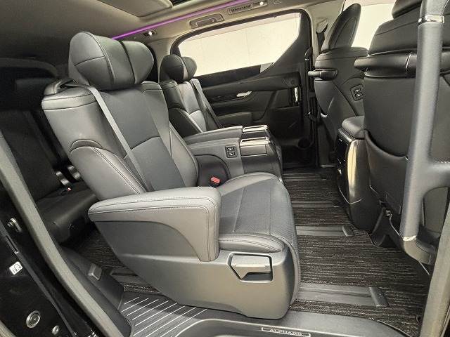 トヨタ&nbsp;アルファードの画像6