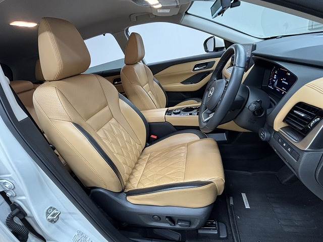 エクストレイル◆G e-4ORCE 2列シート車 内装他