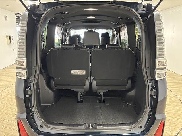 トヨタ&nbsp;ヴォクシーハイブリッドの画像13