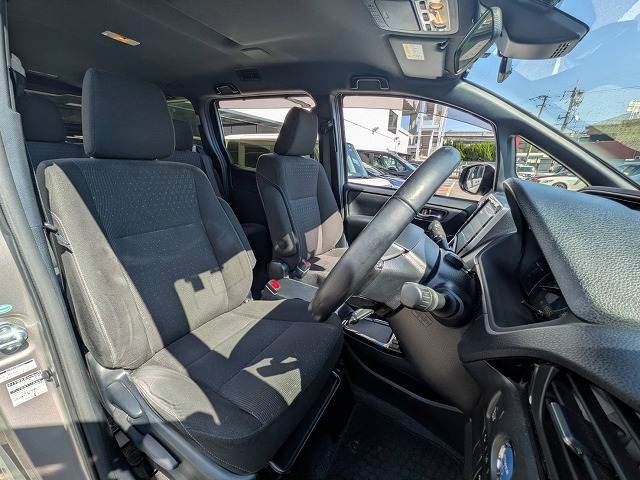 トヨタ ノアハイブリッドの画像5