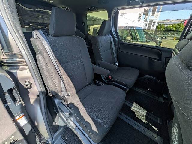 トヨタ ノアハイブリッドの画像6