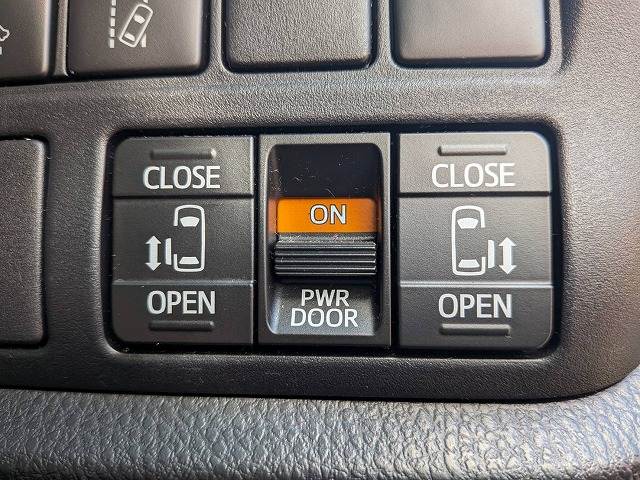 トヨタ ノアハイブリッドの画像9