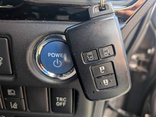 トヨタ ノアハイブリッドの画像12