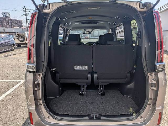 トヨタ ノアハイブリッドの画像13