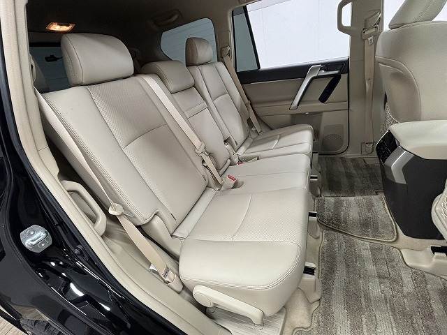 ランドクルーザープラド◆TX“Lパッケージ”7人乗り 内装他