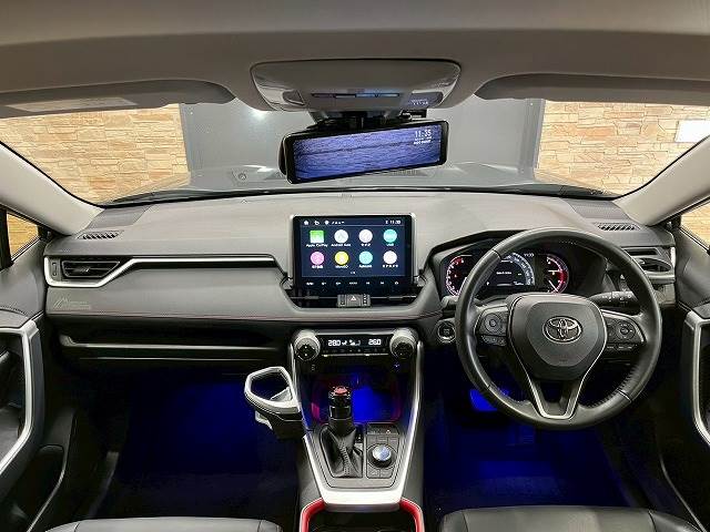 トヨタRAV4Adventure “OFFROAD package” 内装他