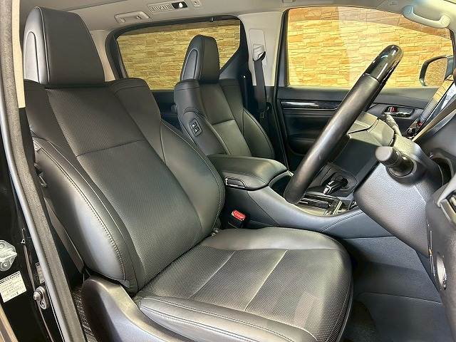 トヨタ ヴェルファイアの画像5