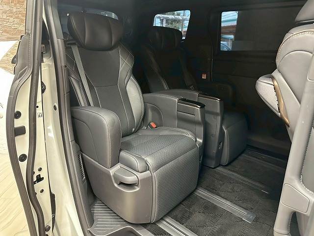 トヨタ ヴェルファイアハイブリッドの画像6