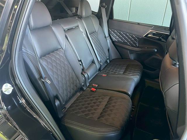 アウトランダーPHEVP 内装他