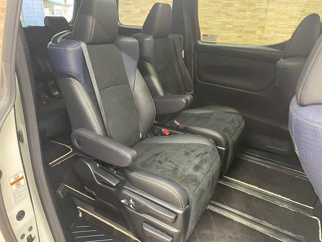 トヨタ ヴェルファイアの画像6