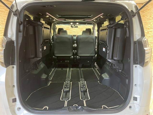 トヨタ ヴェルファイアの画像13