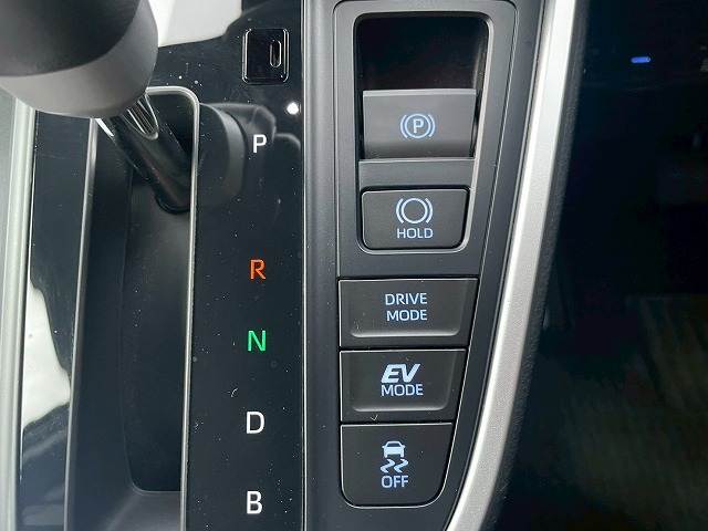 トヨタ ヴォクシーハイブリッドの画像8