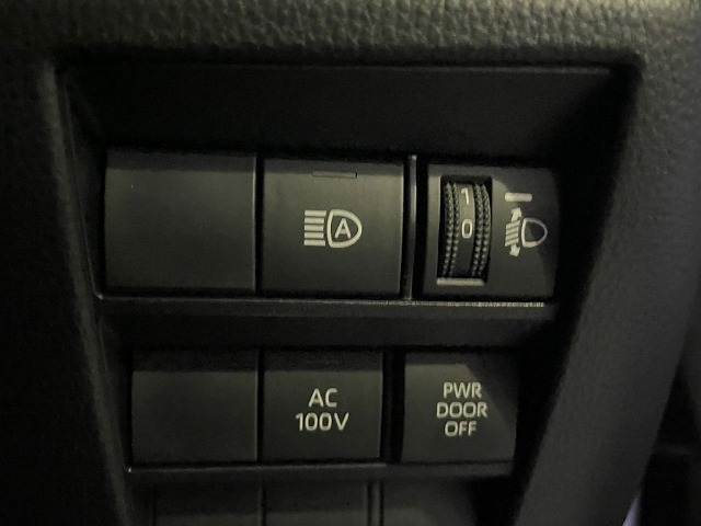 トヨタ ヴォクシーハイブリッドの画像9