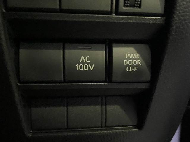 トヨタ ヴォクシーハイブリッドの画像11