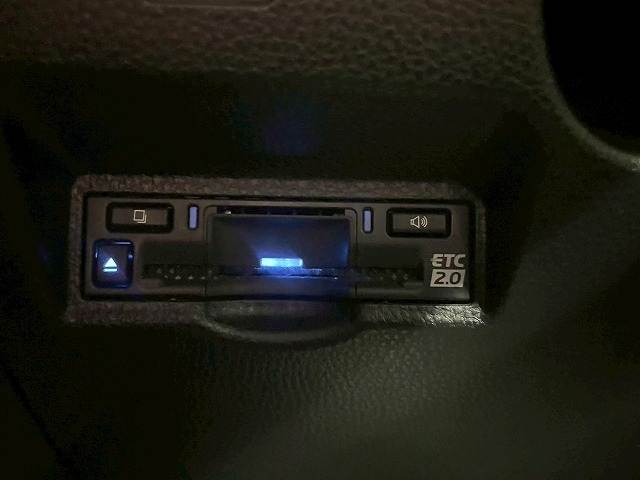 トヨタ ヴォクシーハイブリッドの画像12