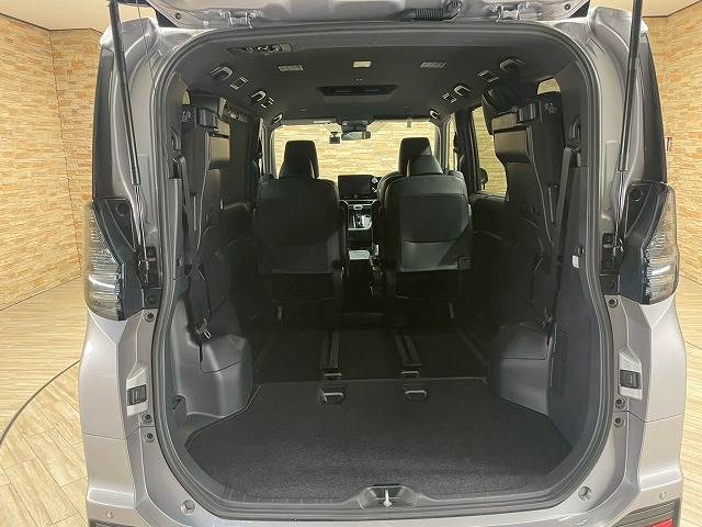 トヨタ ヴォクシーハイブリッドの画像13