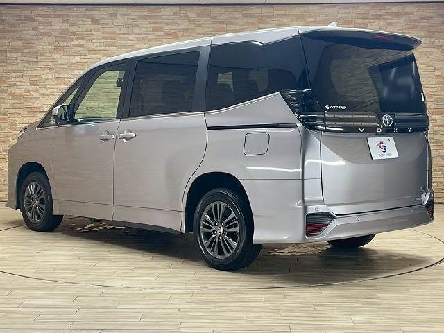 トヨタ ヴォクシーハイブリッドの画像16