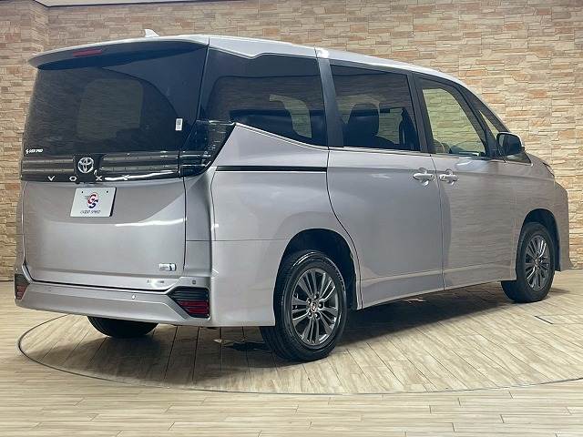 トヨタ ヴォクシーハイブリッドの画像17