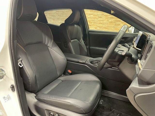 クラウンスポーツSPORT Z(HEV) 内装他