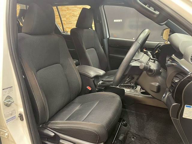 ハイラックスZ“Black Rally Edition” 内装他