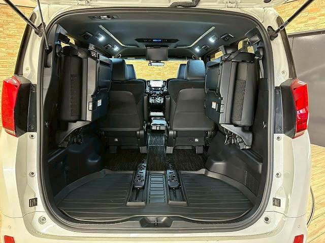 トヨタ アルファードの画像13