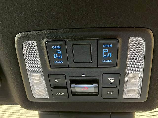 トヨタ ヴォクシーハイブリッドの画像8