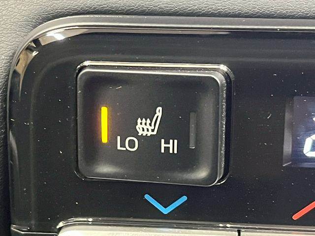 トヨタ ヴォクシーハイブリッドの画像11