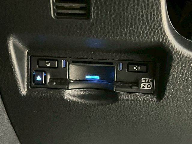 トヨタ ヴォクシーハイブリッドの画像12