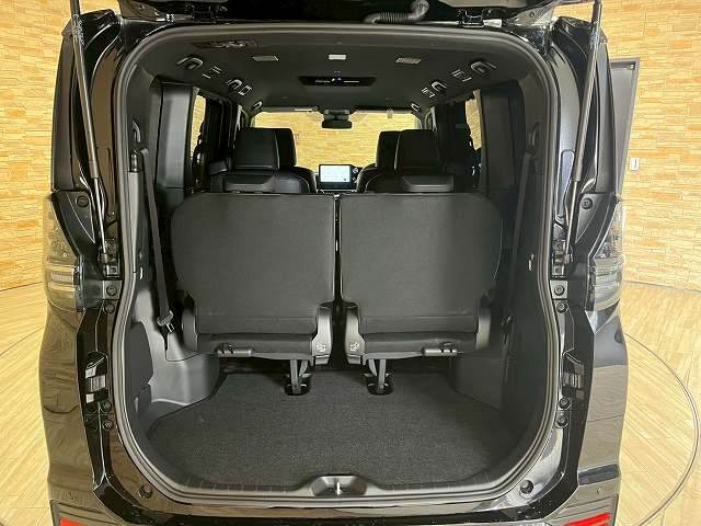 トヨタ ヴォクシーハイブリッドの画像13