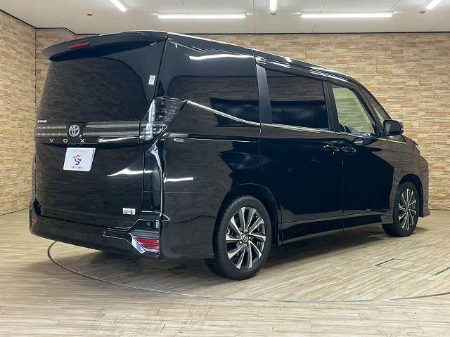 トヨタ ヴォクシーハイブリッドの画像16