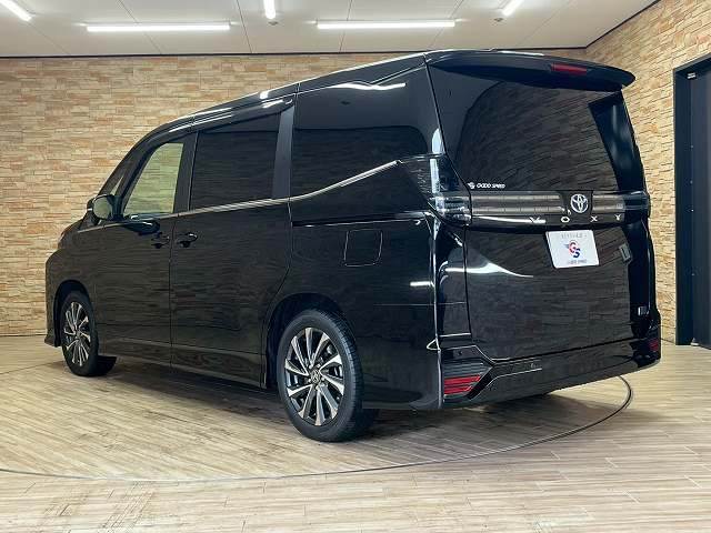 トヨタ ヴォクシーハイブリッドの画像17