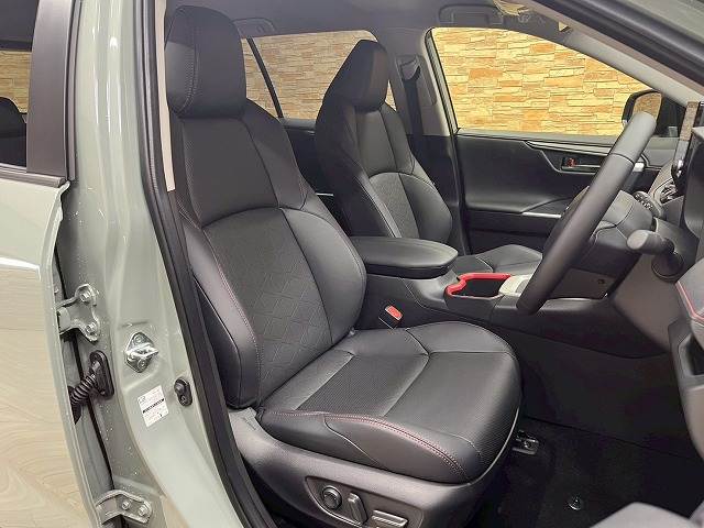 RAV4Adventure “OFFROAD packageII”(ハイブリッド 内装他
