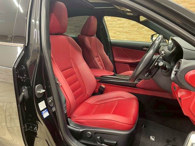 ISIS300 “F SPORT” 内装他