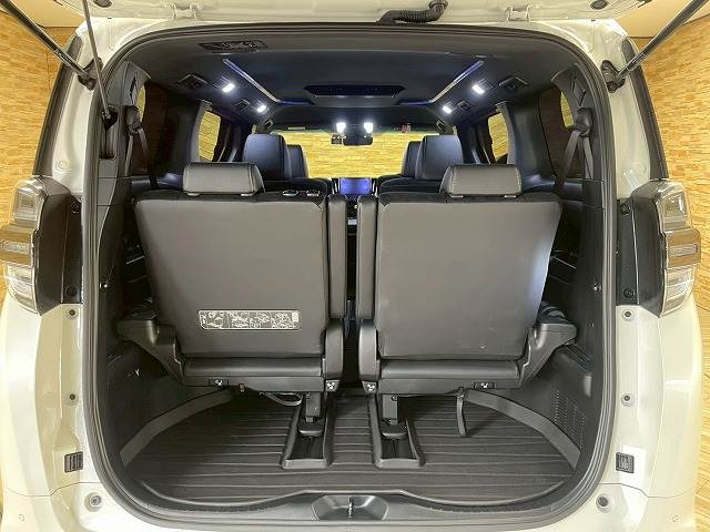 トヨタ ヴェルファイアハイブリッドの画像13