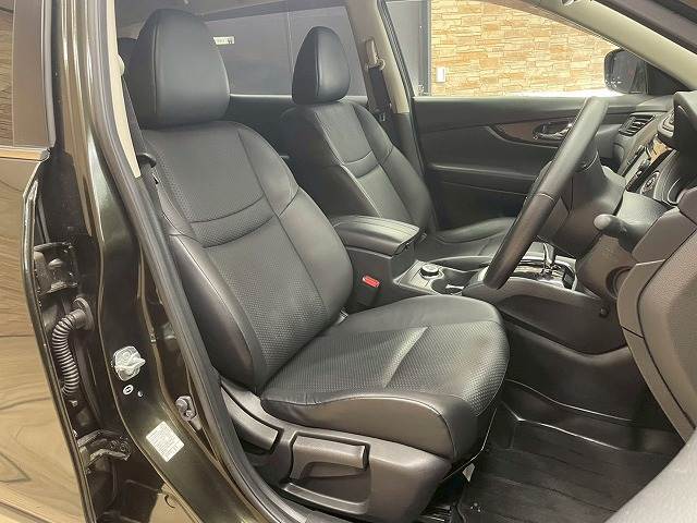 エクストレイル20X HYBRID 2列シート車 内装他