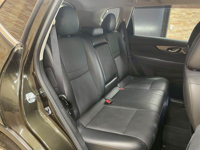 エクストレイル20X HYBRID 2列シート車 内装他