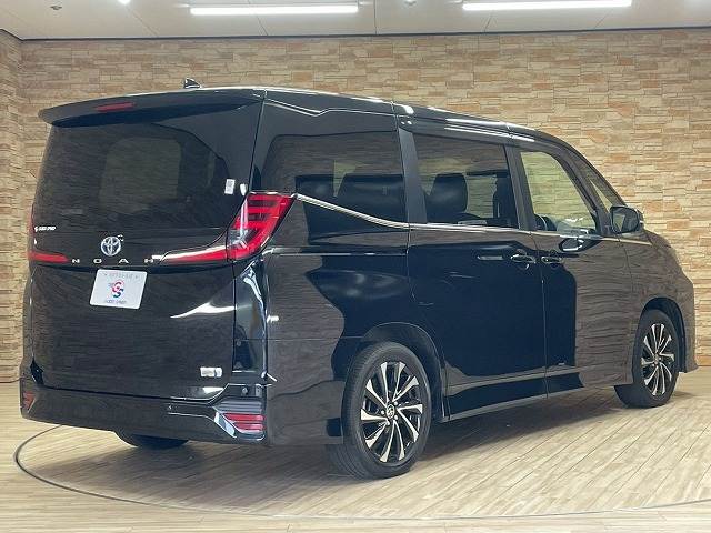 トヨタ ノアハイブリッドの画像16