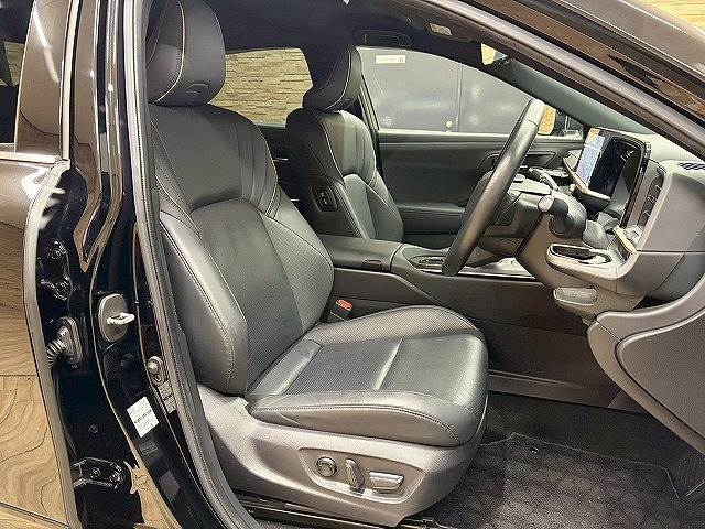 クラウンクロスオーバーG “Advanced・Leather Package” 内装他