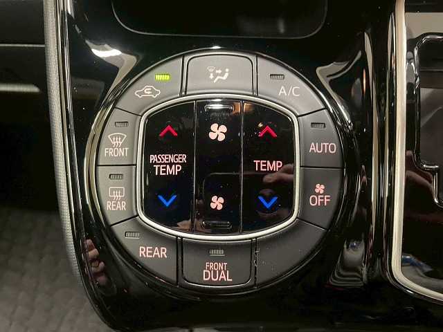 トヨタ ヴォクシーの画像8