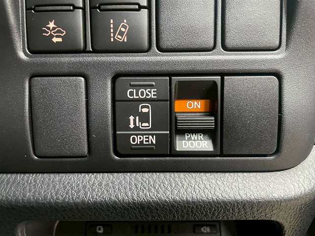 トヨタ ヴォクシーの画像11