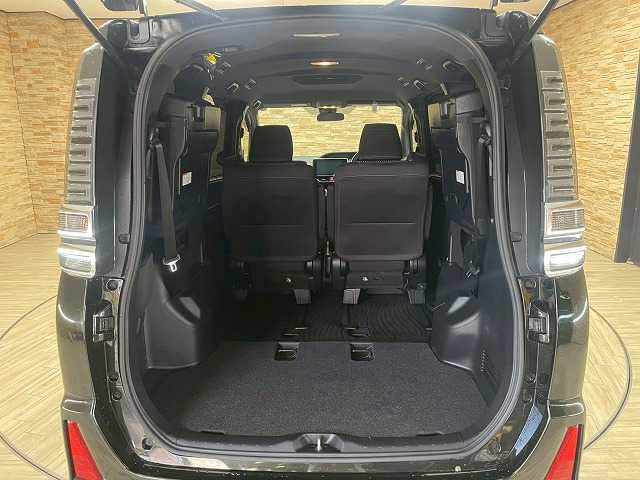 トヨタ ヴォクシーの画像13