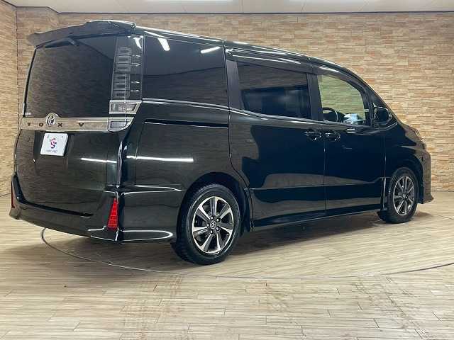 トヨタ ヴォクシーの画像16