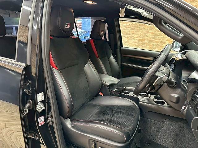 ハイラックスZ“GR SPORT” 内装他